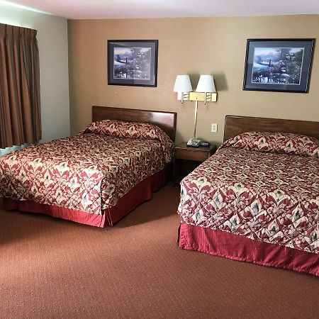 Travelers Inn New Martinsville Exterior photo