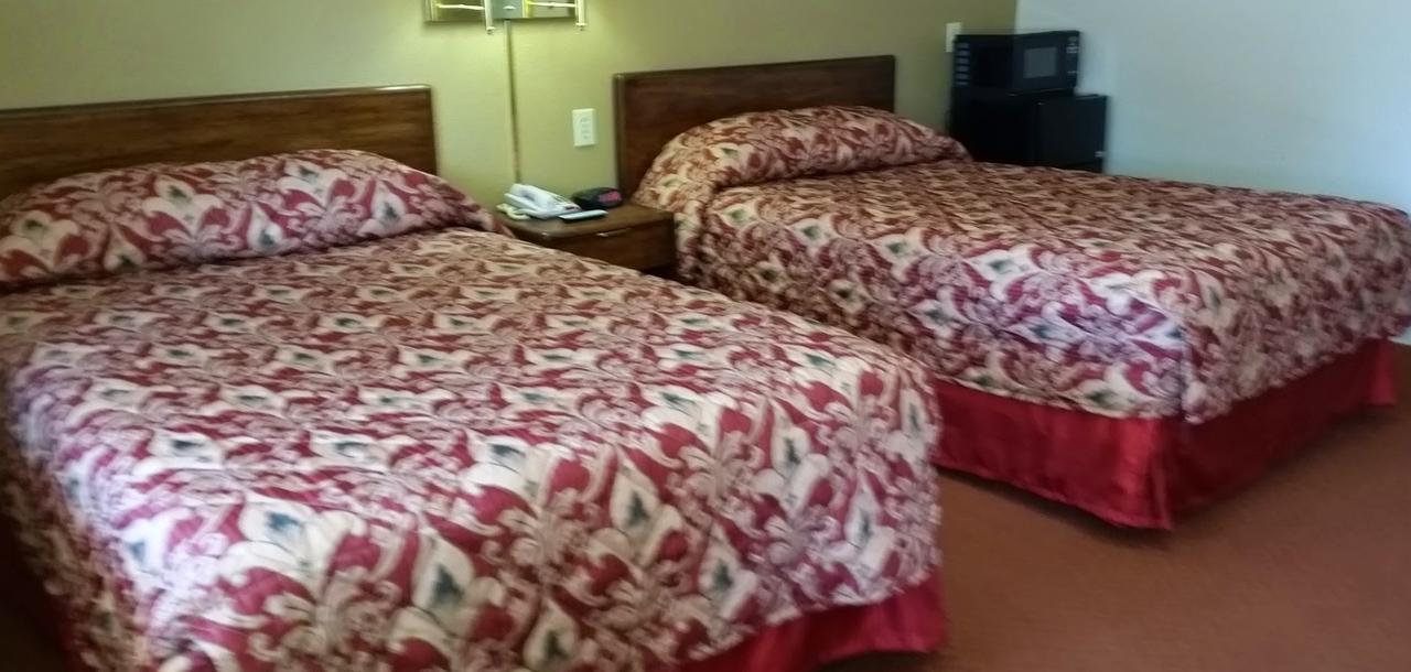 Travelers Inn New Martinsville Exterior photo